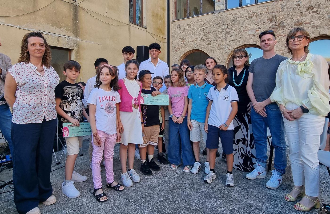 https://www.lanazione.it/image-service/view/acePublic/alias/contentid/ZDkxZjA2ZDYtMmM5Ni00/0/premio-gabriella-gennai-altra-edizione-da-record-tutti-gli-studenti-premiati.jpeg