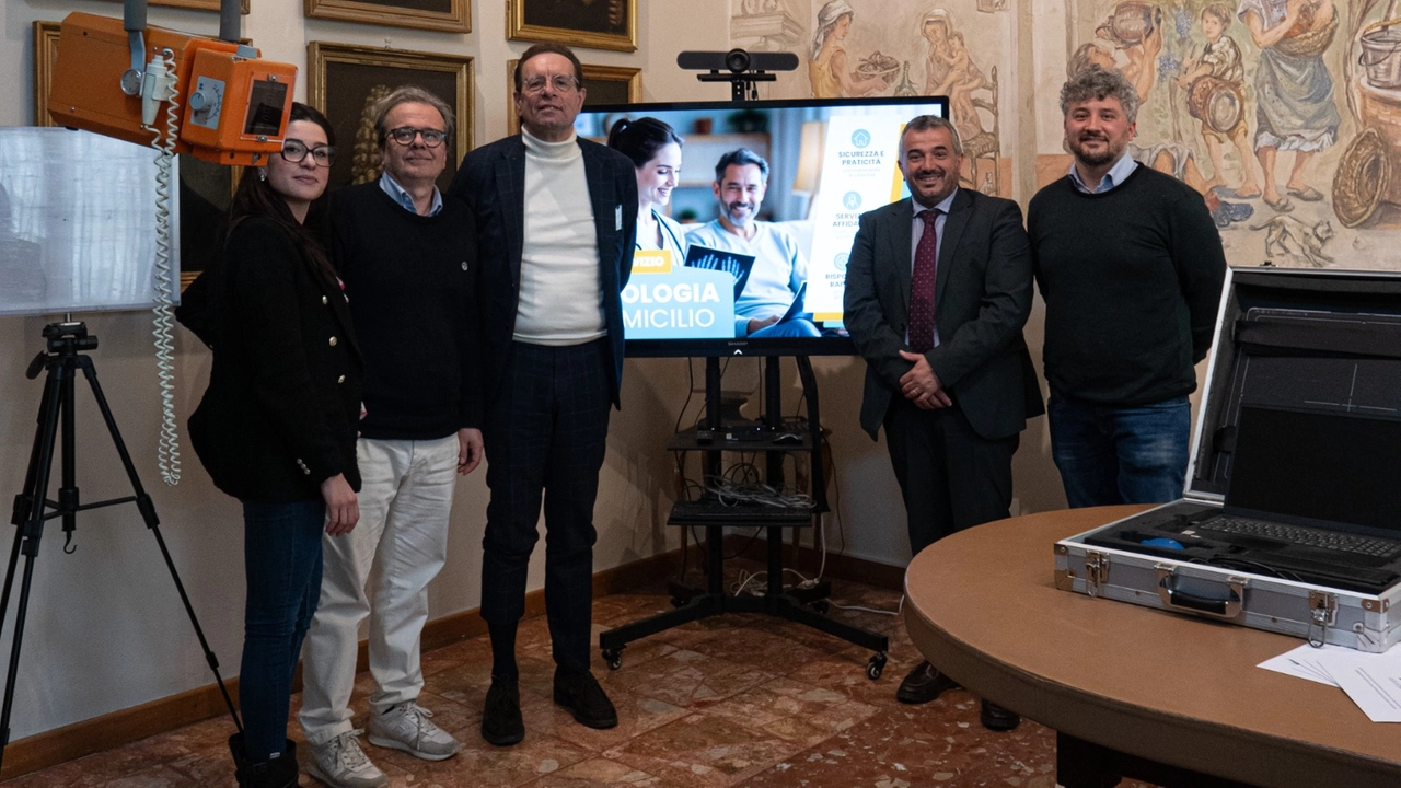 La presentazione del nuovo servizio di radiologia a domicilio della Misericordia di Empoli La presentazione del nuovo servizio di radiologia a domicilio della Misericordia di Empoli