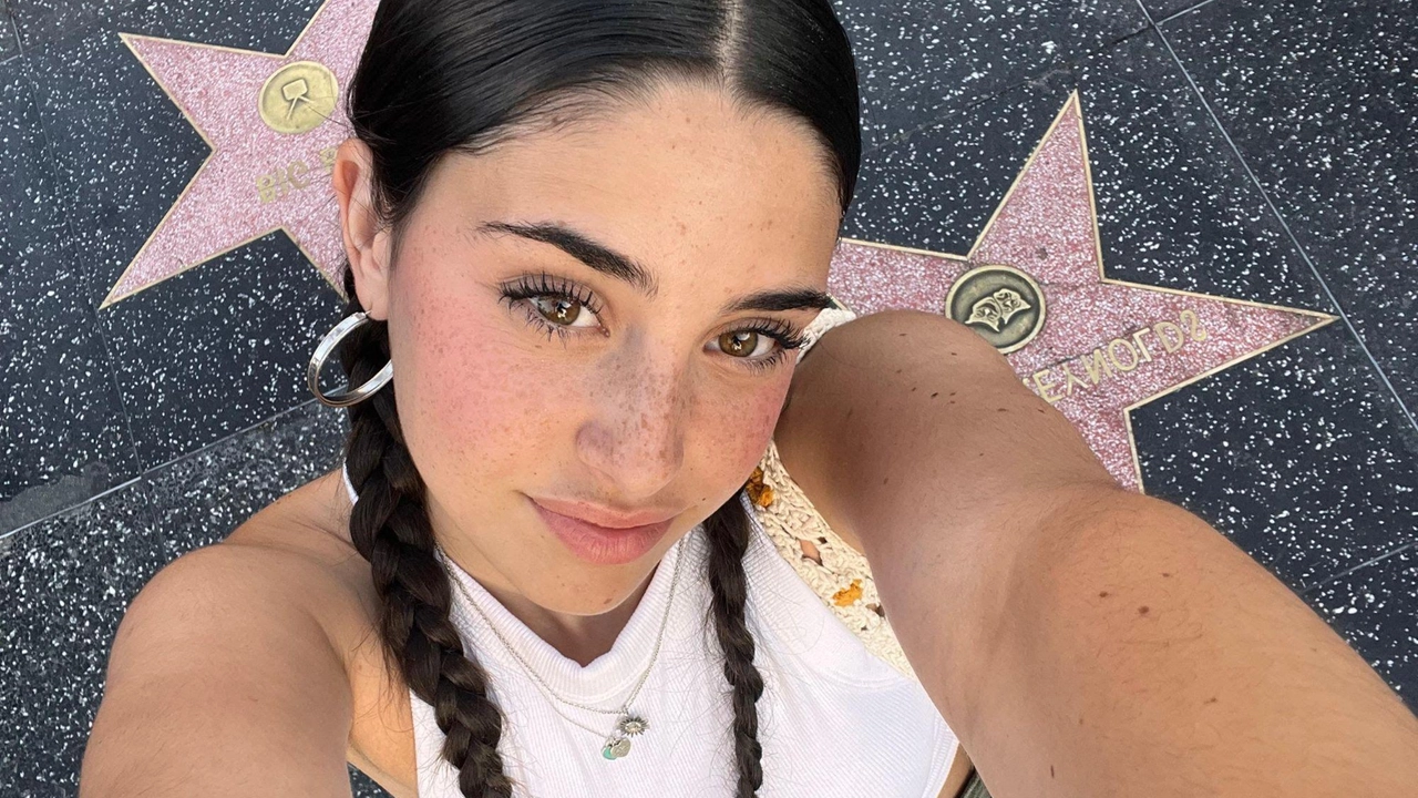 Iris di Domenico oggi e domani sarà al centro commerciale «Maremà» per incontrare i suoi fan e i suoi follower nella tappa finale di «Super! Tour 2024» Iris di Domenico oggi e domani sarà al centro commerciale «Maremà» per incontrare i suoi fan e i suoi follower nella tappa finale di «Super! Tour 2024»