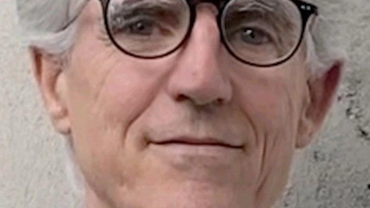 Il dottor Bruno Simini, anestesista e rianimatore di lunga esperienza, si è ritirato dopo una carriera di successo a Lucca. Il suo contributo professionale e umano viene riconosciuto e celebrato. Il dottor Bruno Simini, anestesista e rianimatore di lunga esperienza, si è ritirato dopo una carriera di successo a Lucca. Il suo contributo professionale e umano viene riconosciuto e celebrato.