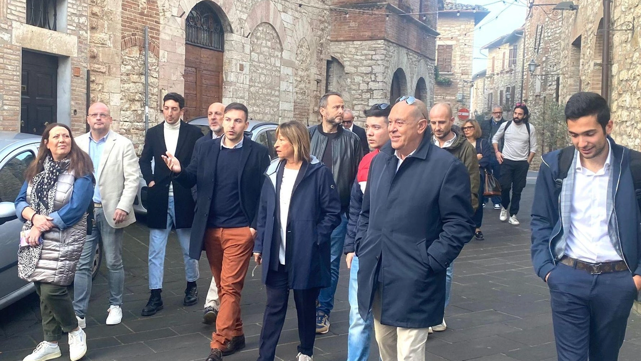 Donatella Tesei durante la sua visita nel territorio del Trasimeno per spiegare le strategie di sviluppo e i programmi in campagna elettorale