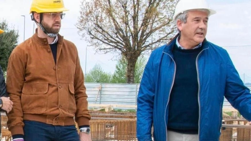 Il sindaco Benesperi: "Programma ambizioso, con grande attenzione agli edifici scolastici. Gran parte delle opere previste sono legate a finanziamento con i bandi relativi al Pnrr". Il sindaco Benesperi: "Programma ambizioso, con grande attenzione agli edifici scolastici. Gran parte delle opere previste sono legate a finanziamento con i bandi relativi al Pnrr".