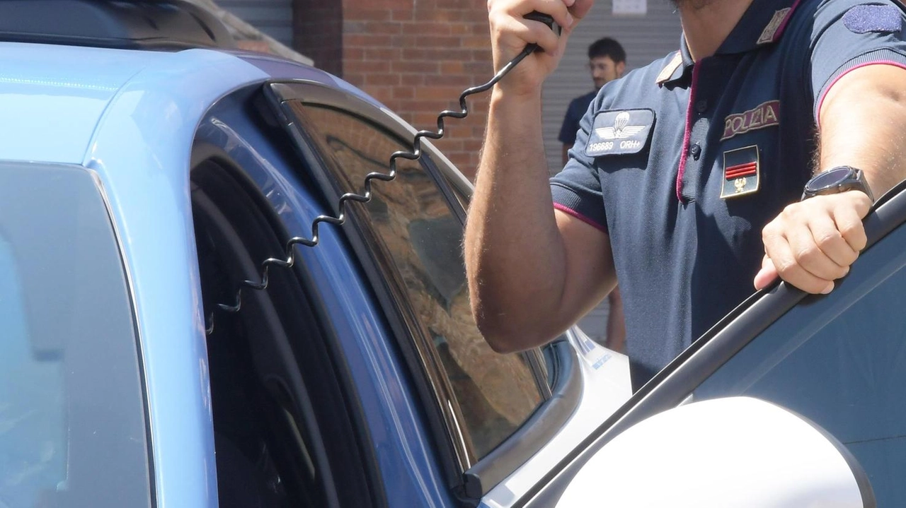 Dopo la segnalazione della vittima la polizia ha cercato e rintracciato il palpeggiatore Dopo la segnalazione della vittima la polizia ha cercato e rintracciato il palpeggiatore