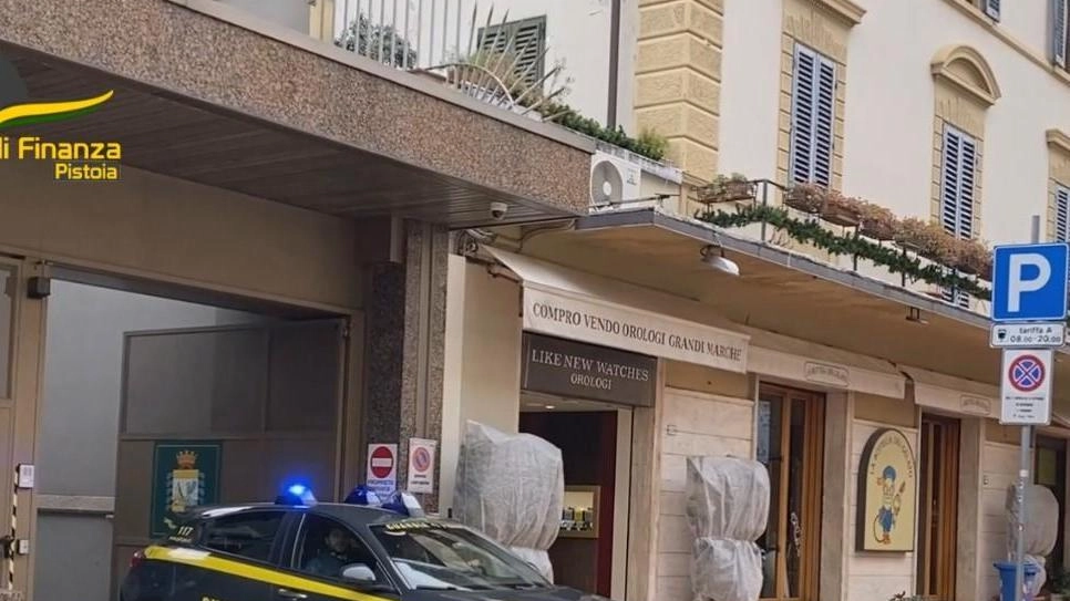 In Italia, la truffa legata al noleggio di auto mai consegnate è in aumento. Due imprenditori veneti sono stati processati per aver raggirato 254 persone. La Guardia di Finanza di Montecatini ha impedito la sparizione del denaro rubato. In Italia, la truffa legata al noleggio di auto mai consegnate è in aumento. Due imprenditori veneti sono stati processati per aver raggirato 254 persone. La Guardia di Finanza di Montecatini ha impedito la sparizione del denaro rubato.