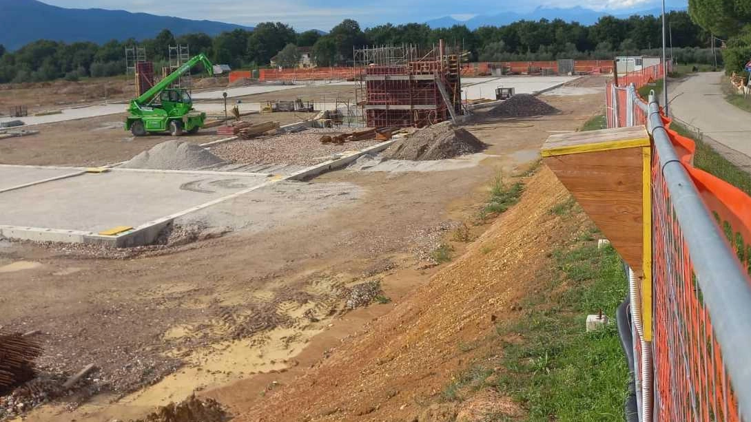 Il cantiere della residenza sanitaria assistenziale Maria Ausiliatrice di via Mariani a Cerretti dove sono state realizzate le fondamenta Il cantiere della residenza sanitaria assistenziale Maria Ausiliatrice di via Mariani a Cerretti dove sono state realizzate le fondamenta