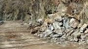 Le strade di Campocecina prima della nuova asfaltatura. Adesso che sono rimesse a nuovo i gestori dei rifiuti chiedono che si elimino i divieti alle due ruote Le strade di Campocecina prima della nuova asfaltatura. Adesso che sono rimesse a nuovo i gestori dei rifiuti chiedono che si elimino i divieti alle due ruote