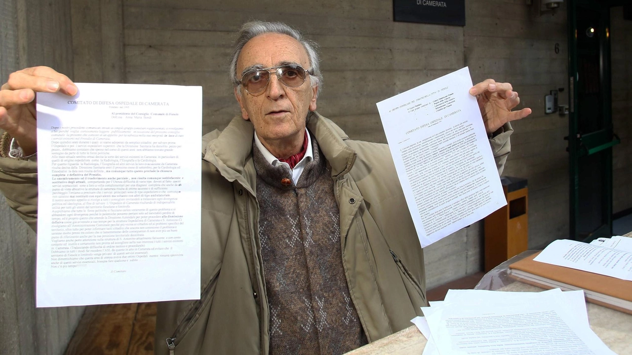 In una immagine d’archivio Piero Ulivi impegnato in una delle battaglie portate avanti per difendere il presidio di Camerata