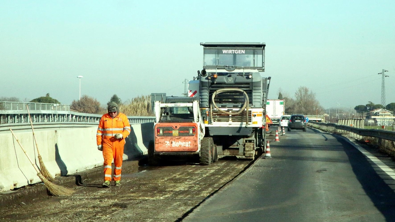 Avanti come da cronoprogramma i lavori di adeguamento e ampliamento della Strada Regionale 436, in vista della successiva realizzazione della... Avanti come da cronoprogramma i lavori di adeguamento e ampliamento della Strada Regionale 436, in vista della successiva realizzazione della...