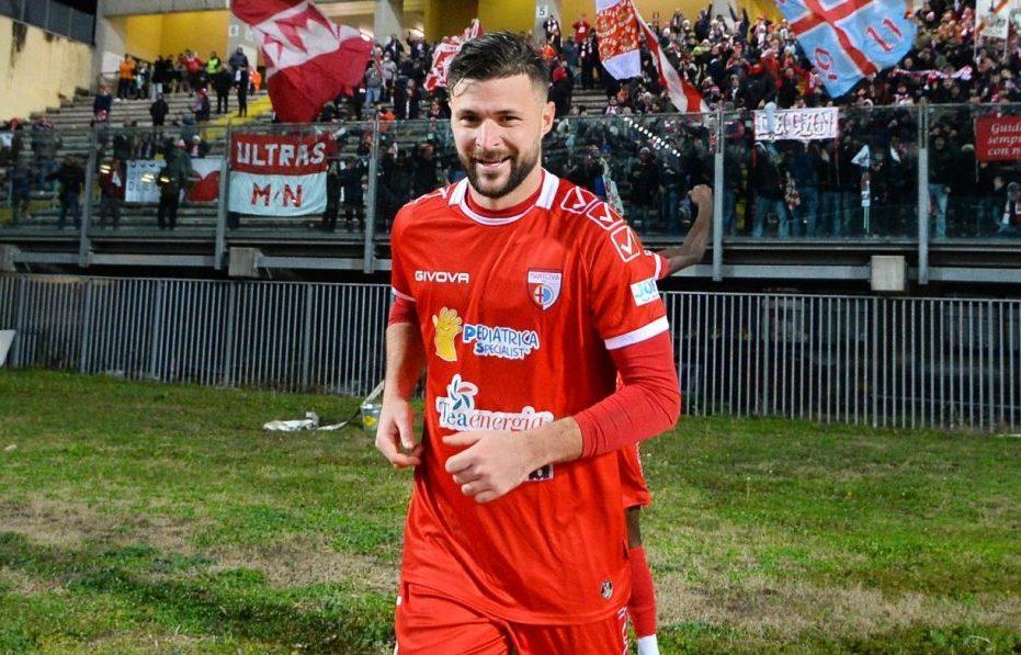 Arezzo, Cutolo accelera sulla difesa: "Puntiamo a Redolfi e a due terzini" Arezzo, Cutolo accelera sulla difesa: "Puntiamo a Redolfi e a due terzini"