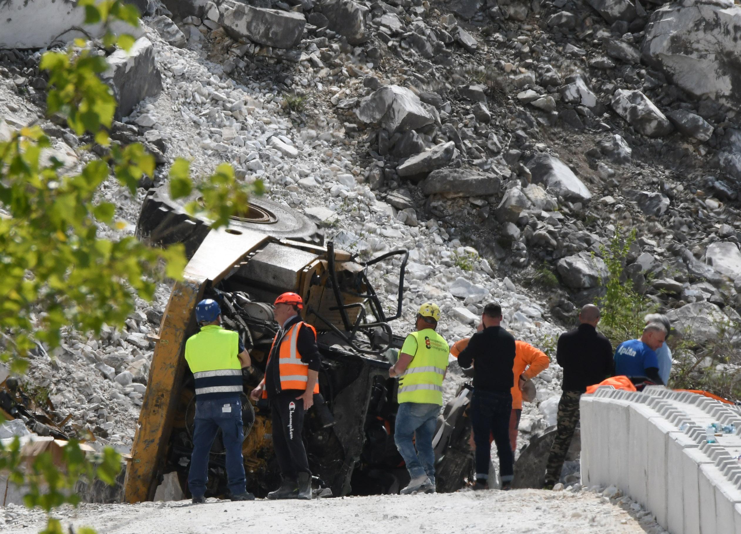Precipita nel vuoto con il camion. Forse un malore, disposta l’autopsia
