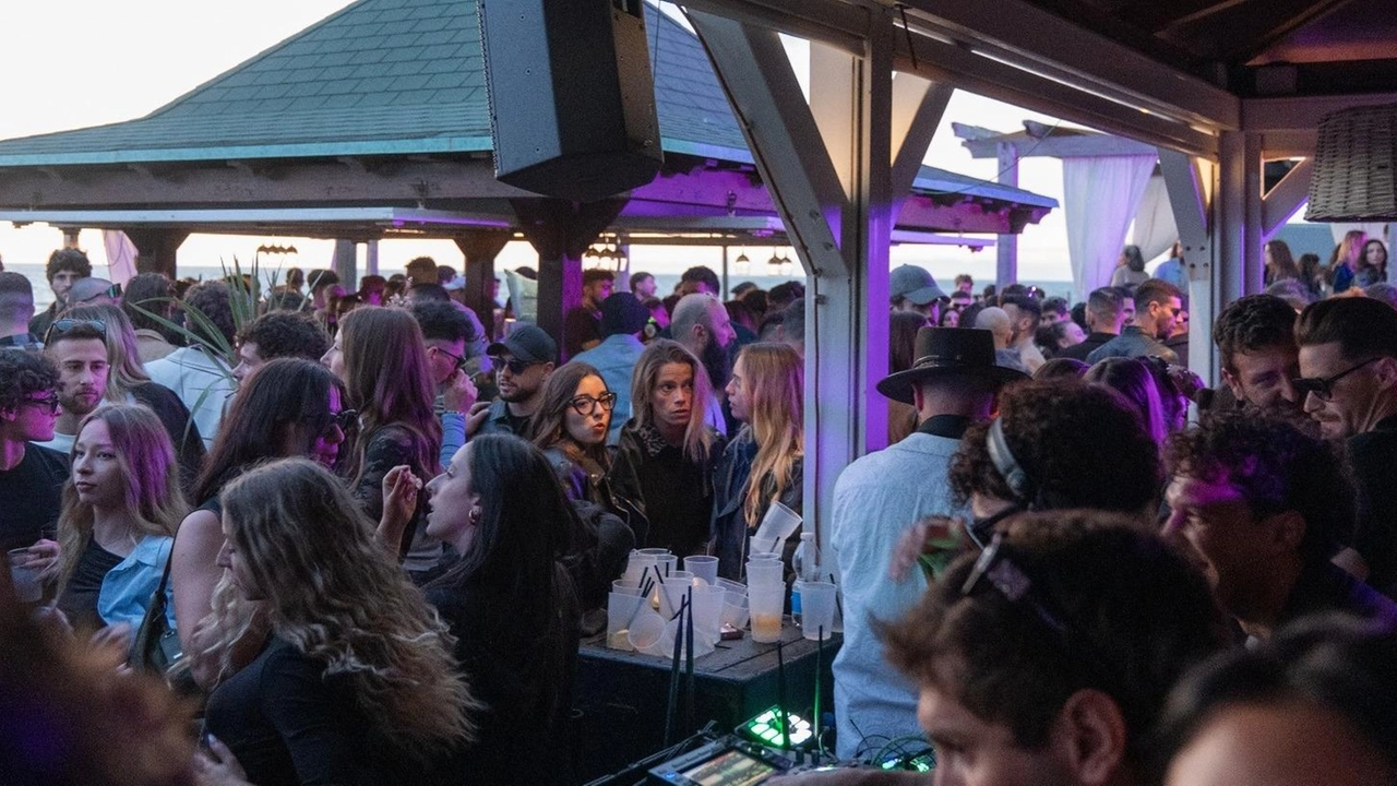 Il club di Tirrenia chiude l’estate con due notti di divertimento e grandi ospiti. Sul palco dj Federico Scavo e Ander, energia contagiosa e divertimento. Il club di Tirrenia chiude l’estate con due notti di divertimento e grandi ospiti. Sul palco dj Federico Scavo e Ander, energia contagiosa e divertimento.