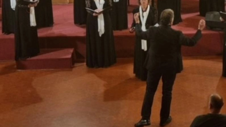 Il Coro questa sera nella cappella della Madonna del Conforto, all’Artistico il Mercatino in concerto. Il Coro questa sera nella cappella della Madonna del Conforto, all’Artistico il Mercatino in concerto.