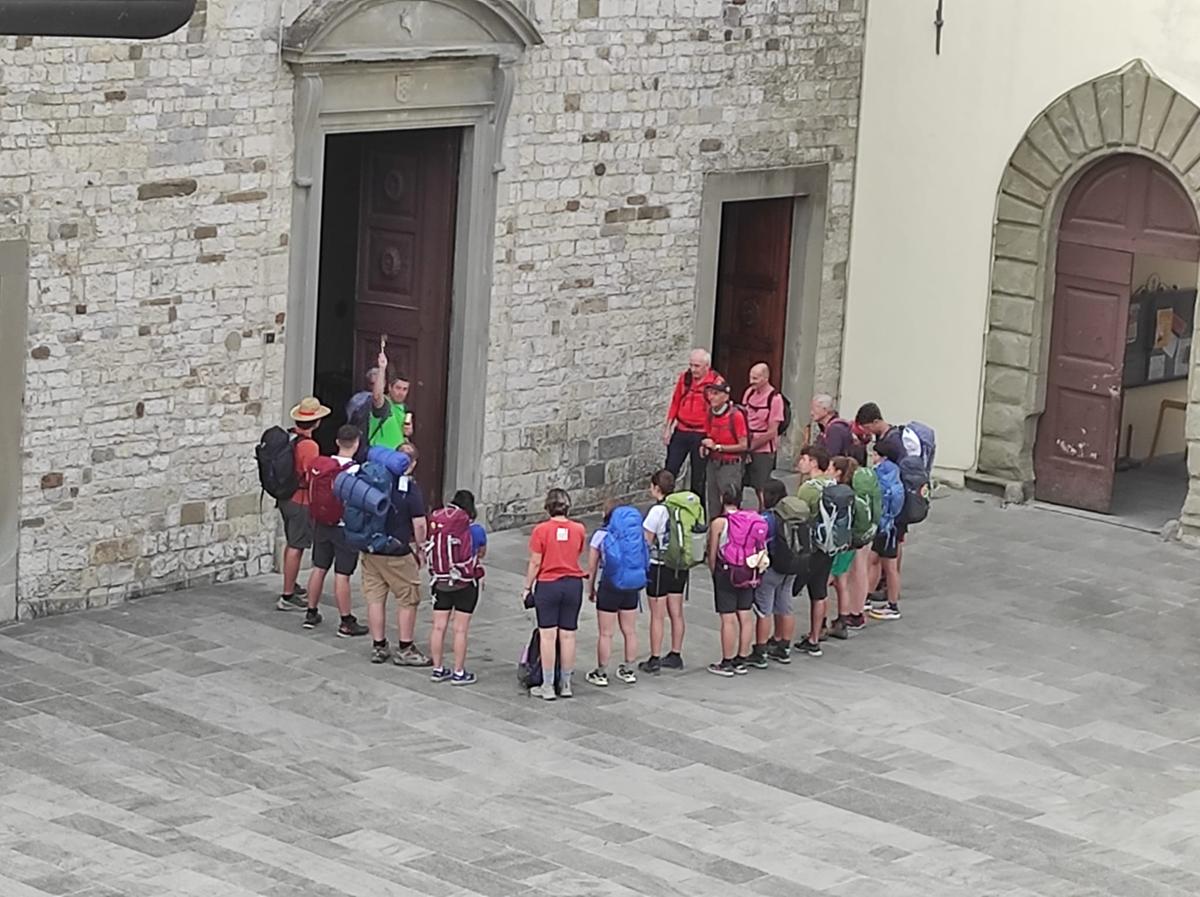 https://www.lanazione.it/image-service/view/acePublic/alias/contentid/ZGE0ODA0ZGQtNDc5Ni00/0/la-partenza-dei-ragazzi-da-san-piero-a-sieve.jpeg?f=1.91:1&w=1200