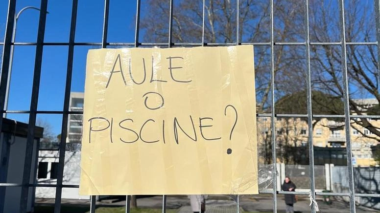 Ieri i ragazzi hanno scioperato e rilanciato la mobilitazione di sabato prossimo. Sopralluogo della consigliera Nicodemo (FdI): "Serve un intervento immediato". Ieri i ragazzi hanno scioperato e rilanciato la mobilitazione di sabato prossimo. Sopralluogo della consigliera Nicodemo (FdI): "Serve un intervento immediato".
