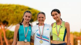 L’atleta Elena Ribigini sul podio L’atleta Elena Ribigini sul podio