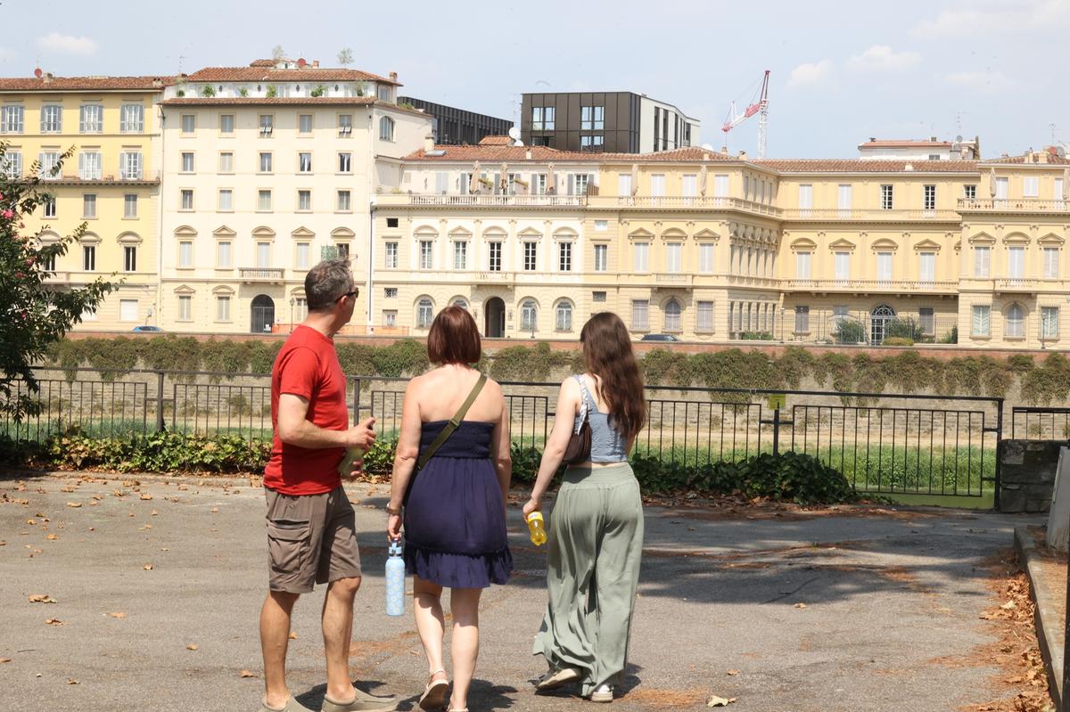 Case vip, stravolto lo skyline di Firenze. Un cubo nero tra i palazzi storici. È bufera sull’ex teatro Comunale