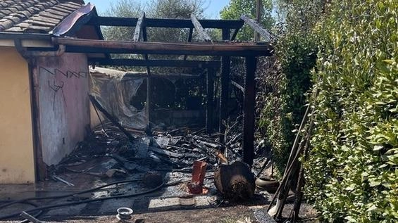 Momenti di paura l’altro pomeriggio a Sant’Alessio per un incendio. Una squadra di vigili del fuoco della sede centrale di... Momenti di paura l’altro pomeriggio a Sant’Alessio per un incendio. Una squadra di vigili del fuoco della sede centrale di...