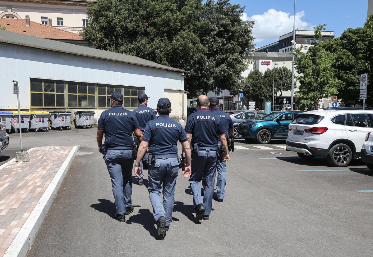 Aggressione nella zona rossa. Ferito a colpi di cacciavite alla stazione degli autobus