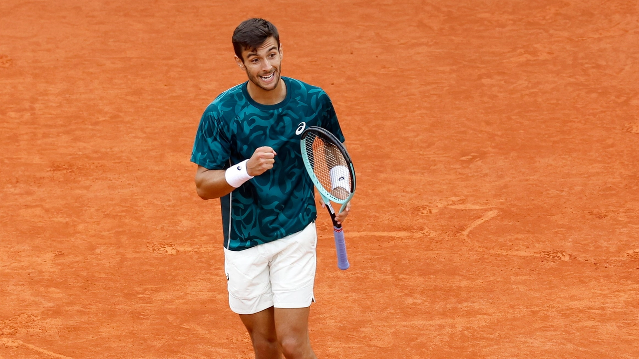 Musetti vola in finale, l’urlo di Carrara si sente fino a Montecarlo
