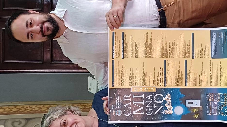 Il sindaco Prestanti e l’assessore Monni con il programma delle iniziative estive Il sindaco Prestanti e l’assessore Monni con il programma delle iniziative estive