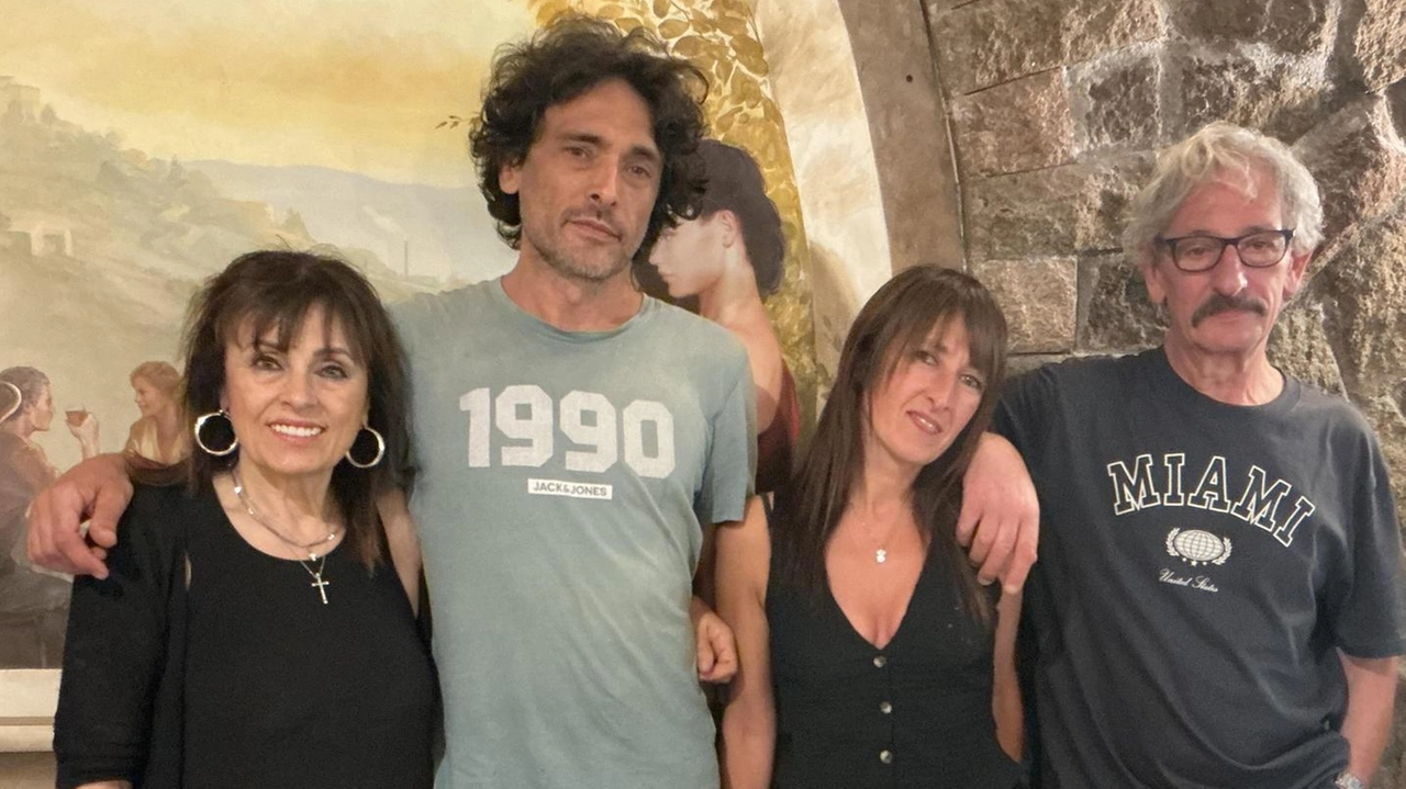 I gestori del ristorante Anna che è un punto di riferimento a Piancastagnaio per gustare i piatti tipici della tradizione amiatina I gestori del ristorante Anna che è un punto di riferimento a Piancastagnaio per gustare i piatti tipici della tradizione amiatina