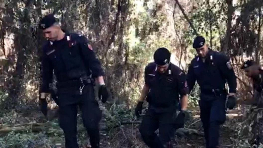 Sul ritrovamento dello scheletro indagano i carabinieri (Foto archivio) Sul ritrovamento dello scheletro indagano i carabinieri (Foto archivio)