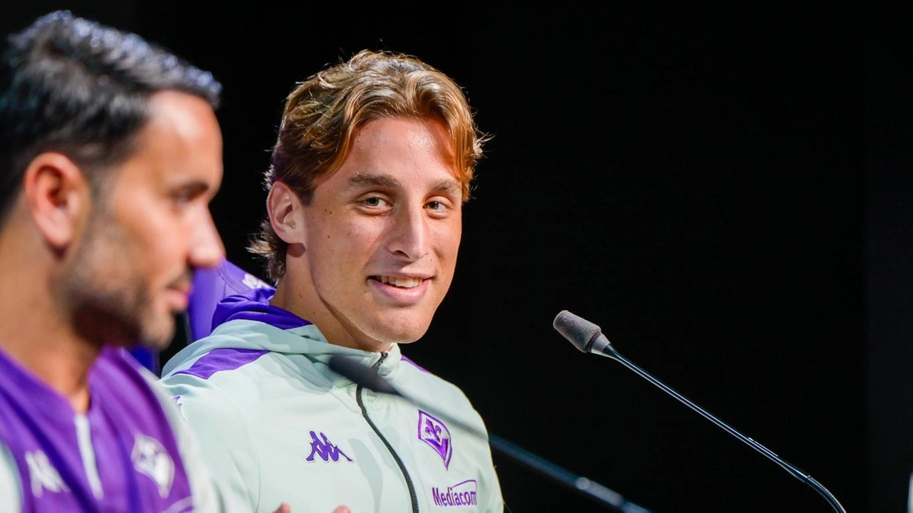 Edoardo Bove (Fiorentina) in compagnia del suo allenatore Raffaele Palladino Edoardo Bove (Fiorentina) in compagnia del suo allenatore Raffaele Palladino