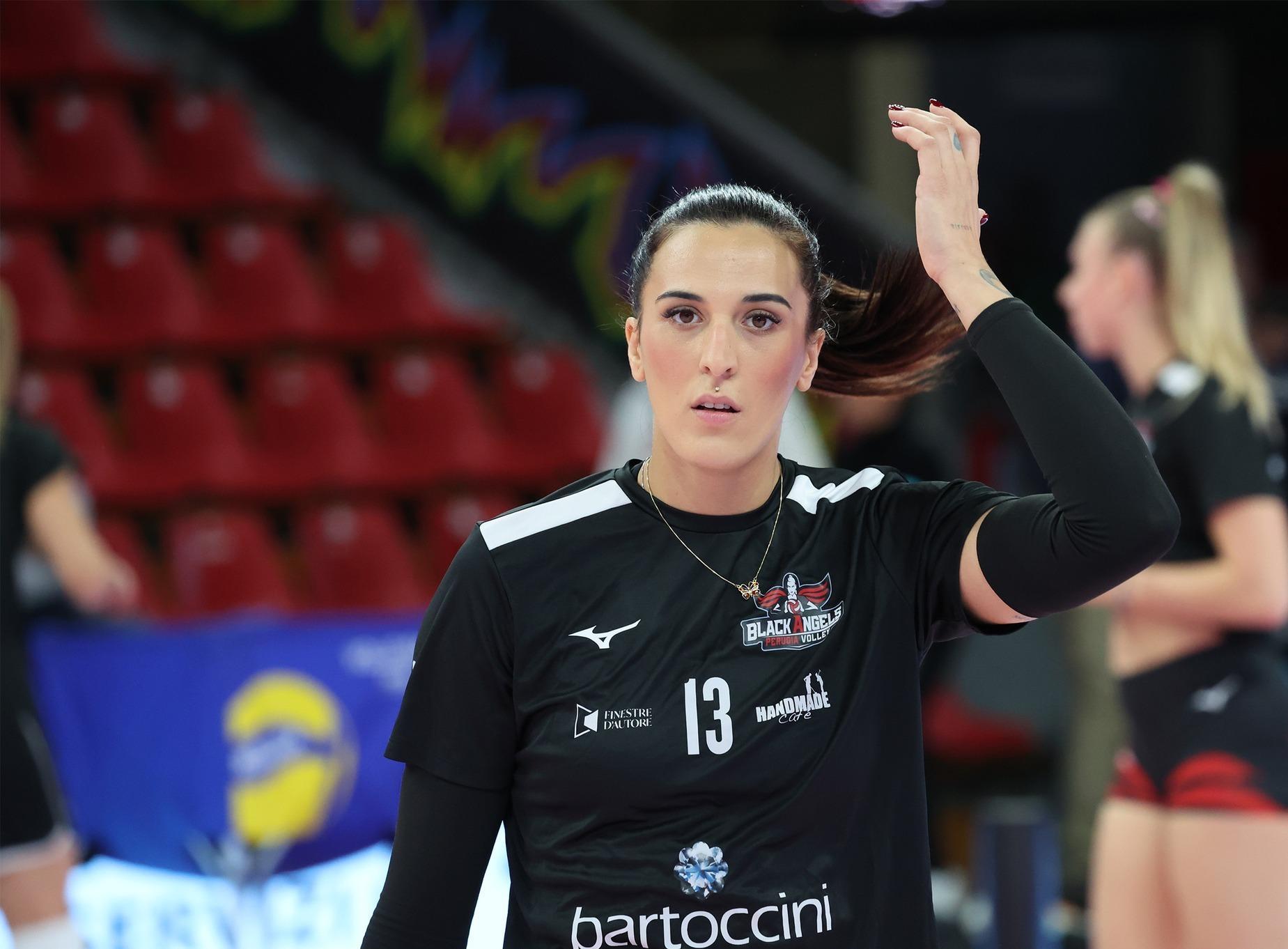 La denuncia della pallavolista: "Licenziata perché incinta". Il volley perugino nella bufera