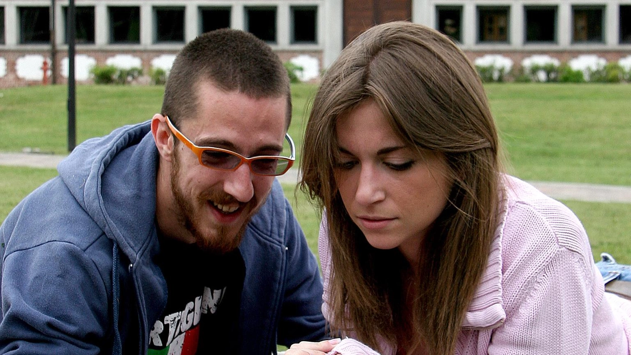 Un incontro sui potenziali pericoli rappresentati da internet e dall’universo digitale in genere (foto di archivio) Un incontro sui potenziali pericoli rappresentati da internet e dall’universo digitale in genere (foto di archivio)
