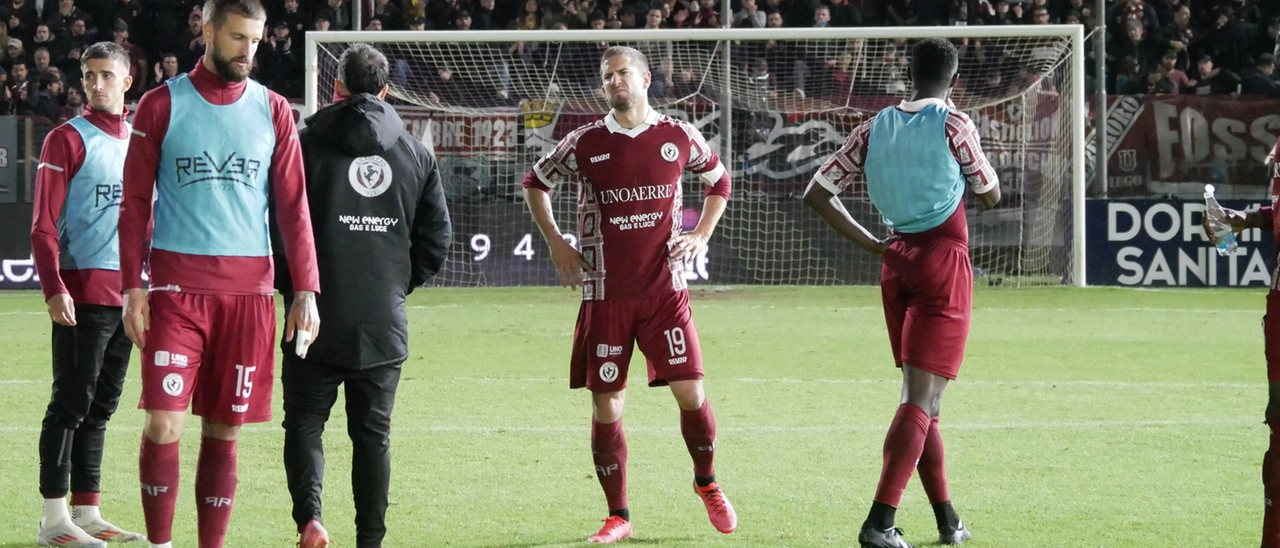 Arezzo-Vis Pesaro 0-1, l’amara notte amaranto