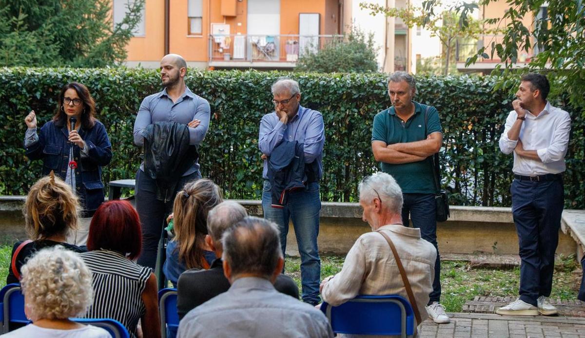 https://www.lanazione.it/image-service/view/acePublic/alias/contentid/ZGExOTQwMTYtOGM0ZC00/0/giardini-arriva-la-stazione-mobile-i-carabinieri-garantiscono-il-presidio.jpeg?f=1.90:1&w=1200