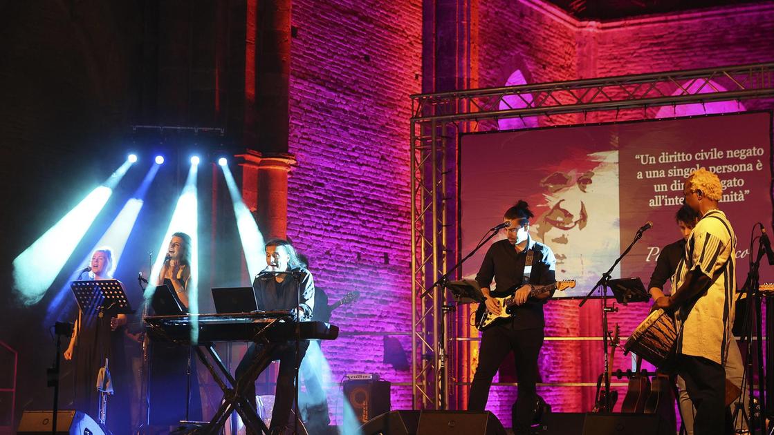 Abbazia di San Galgano. L’eredità di Francesco. Musica, poesia e sogno Abbazia di San Galgano. L’eredità di Francesco. Musica, poesia e sogno