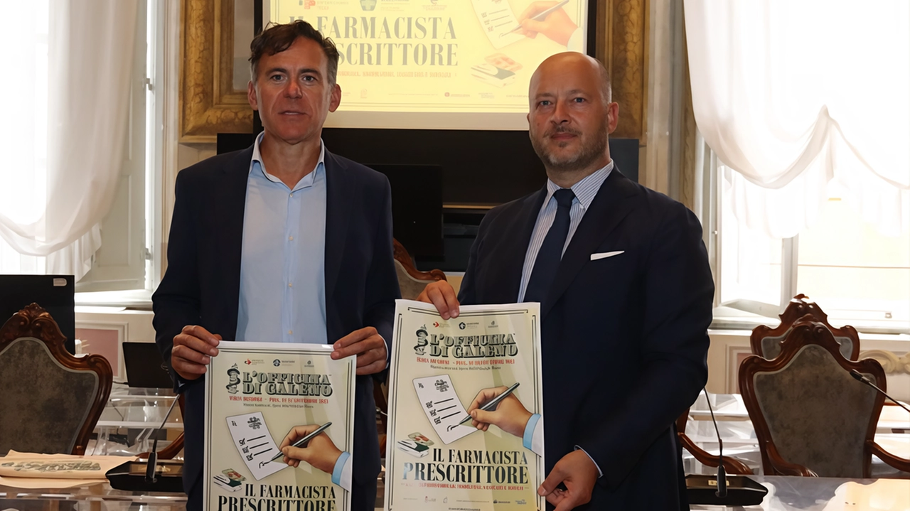Il sindaco con Andrea Porcaro D’Ambrosio, amministratore unico di Farmacie comunali Pisa e vicepresidente di Assofarm Il sindaco con Andrea Porcaro D’Ambrosio, amministratore unico di Farmacie comunali Pisa e vicepresidente di Assofarm