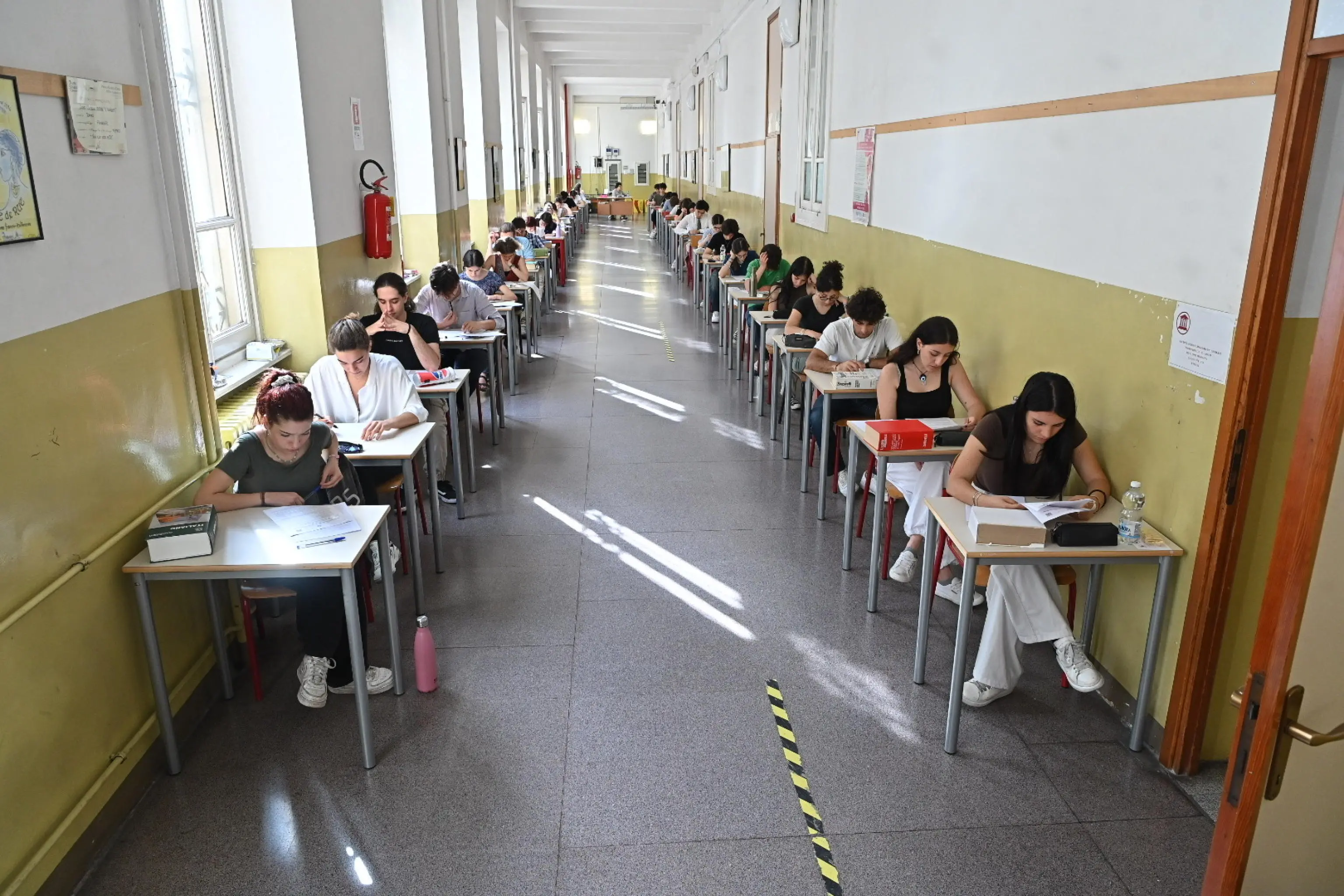 Maturità 2025, parte il conto alla rovescia. E Firenze celebra il rito con la proiezione in piazza di “Notte prima degli esami” Maturità 2025, parte il conto alla rovescia. E Firenze celebra il rito con la proiezione in piazza di “Notte prima degli esami”