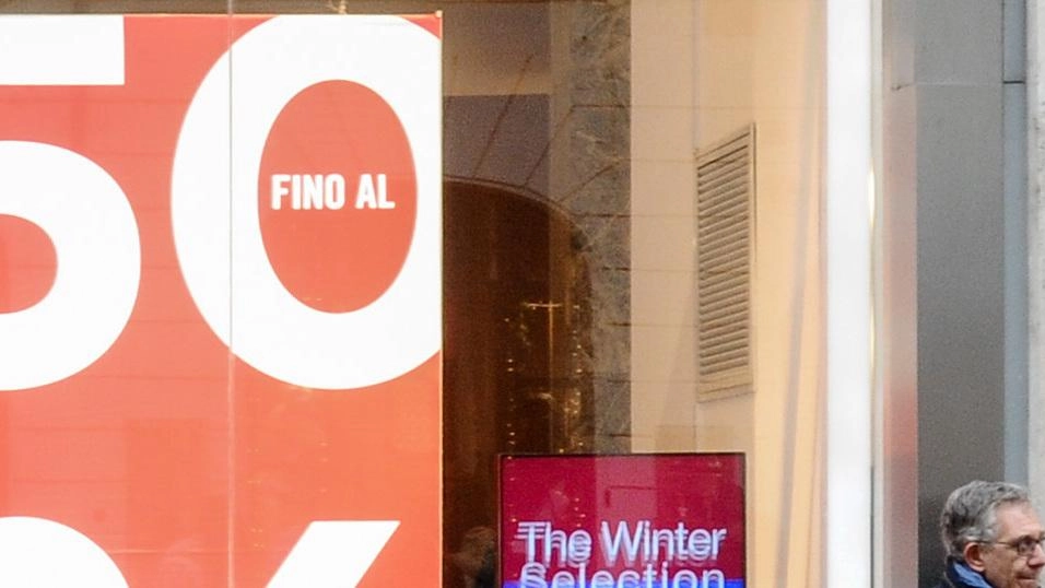 Da oggi scattano le vendite stagionali a prezzi ribassati, un’occasione per acquistare i capi di abbigliamento risparmiando qualcosa. Da oggi scattano le vendite stagionali a prezzi ribassati, un’occasione per acquistare i capi di abbigliamento risparmiando qualcosa.