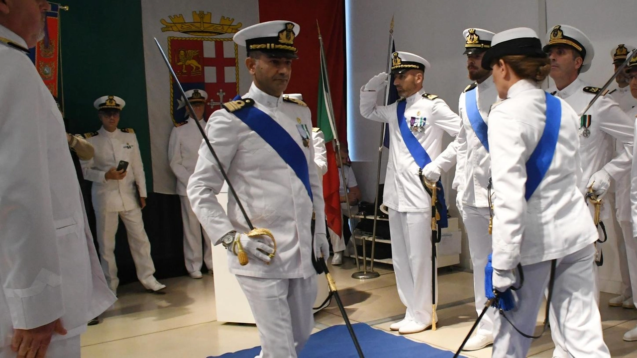 La comandante si è congedata con una toccante cerimonia e ha passato il testimone al capitano Pisino La comandante si è congedata con una toccante cerimonia e ha passato il testimone al capitano Pisino