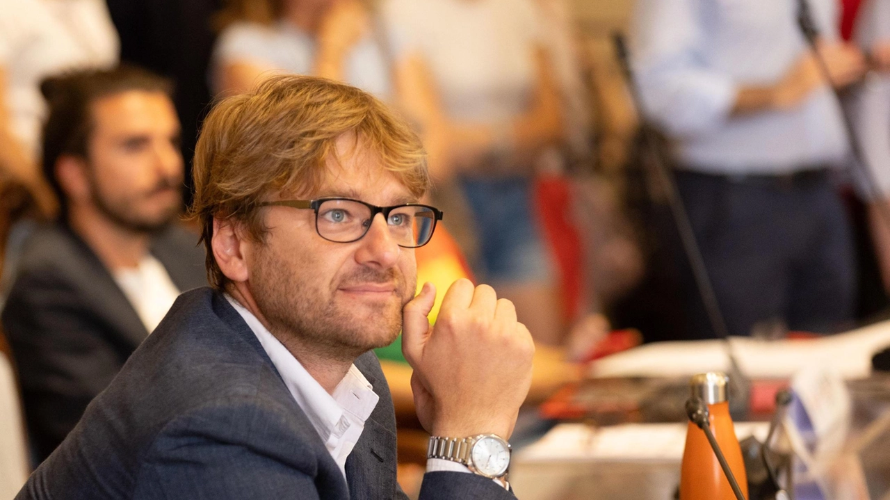 Il capogruppo de La Città delle Persone, Paolo Martinelli si fa portavoce delle segnalazioni. ricevute sull’abbandono di rifiuti a Calambrone Il capogruppo de La Città delle Persone, Paolo Martinelli si fa portavoce delle segnalazioni. ricevute sull’abbandono di rifiuti a Calambrone