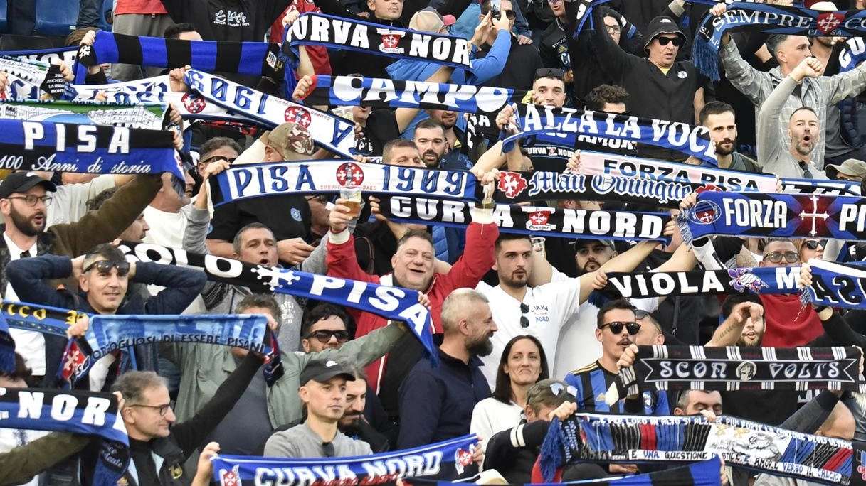 Una sciarpata dei tifosi nerazzurri all’Arena (foto Masotti per Valtriani). Sotto la coreografia a Reggio Emilia con il Sassuolo Una sciarpata dei tifosi nerazzurri all’Arena (foto Masotti per Valtriani). Sotto la coreografia a Reggio Emilia con il Sassuolo