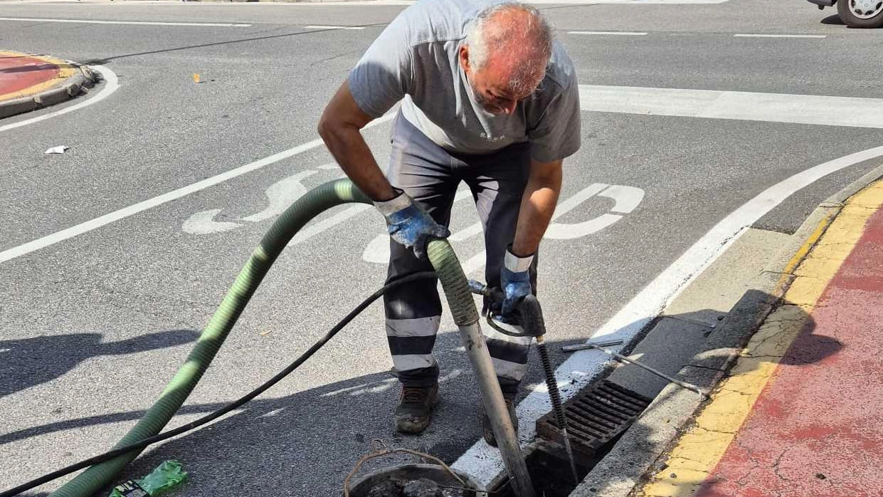 Continua la pulizia straordinaria delle caditoie a Montemurlo Continua la pulizia straordinaria delle caditoie a Montemurlo