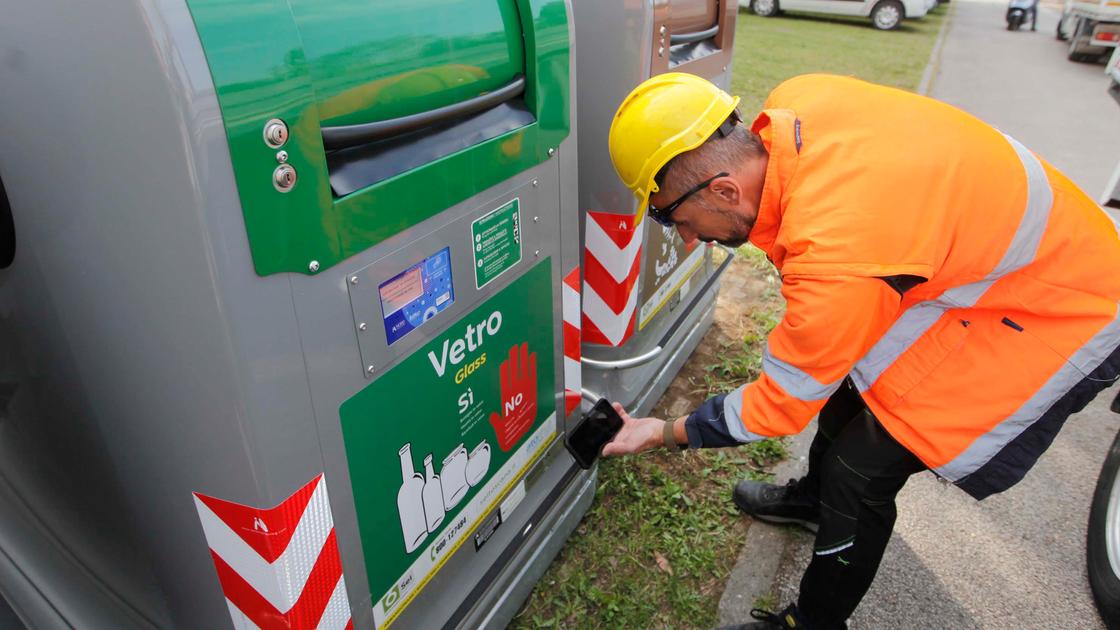 Strada di Sant’Abbondio chiama in causa il Comune: i cassonetti sono spariti Strada di Sant’Abbondio chiama in causa il Comune: i cassonetti sono spariti