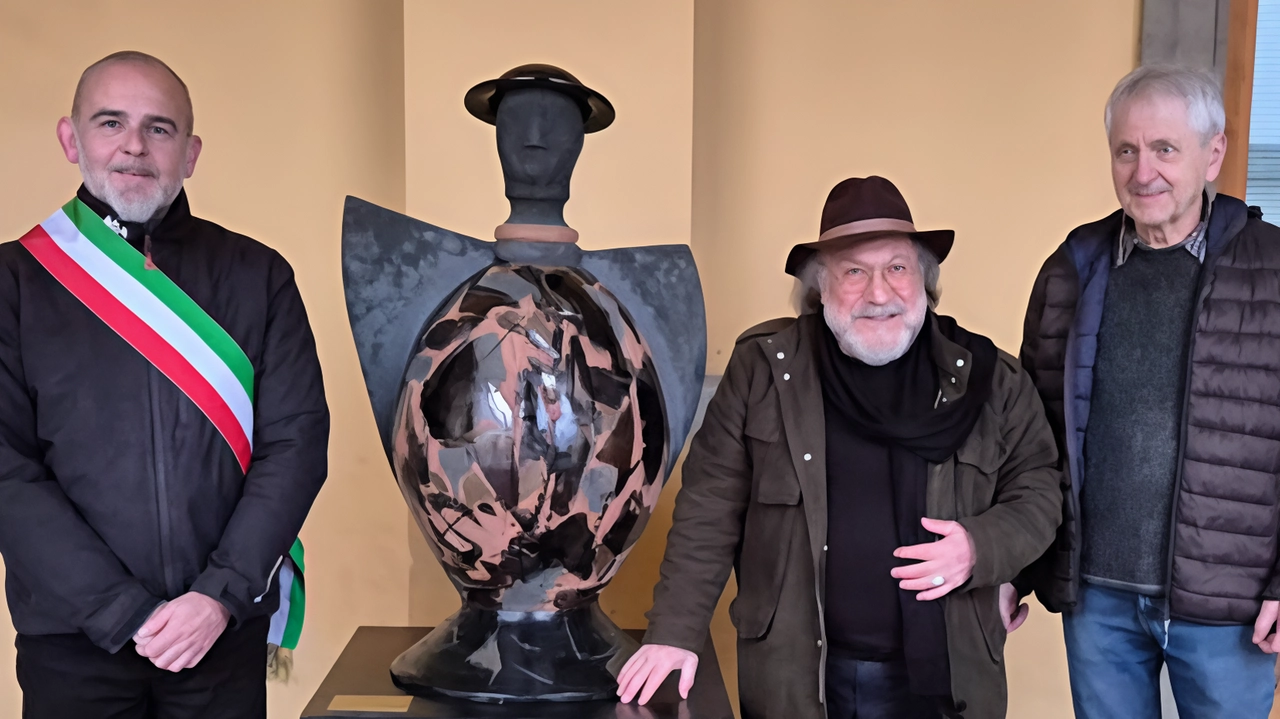 "’Coscritto’, ossia custode di vita, un protettore che con le sue braccia alate si pone in difesa dei cittadini.... "’Coscritto’, ossia custode di vita, un protettore che con le sue braccia alate si pone in difesa dei cittadini....