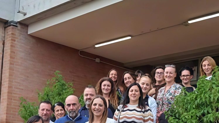 La azienda ha regalato circa settanta distributori con relative ricariche. La soddisfazione della preside e della sindaca. L’ad Bernacchi: "Vicini al territorio". La azienda ha regalato circa settanta distributori con relative ricariche. La soddisfazione della preside e della sindaca. L’ad Bernacchi: "Vicini al territorio".