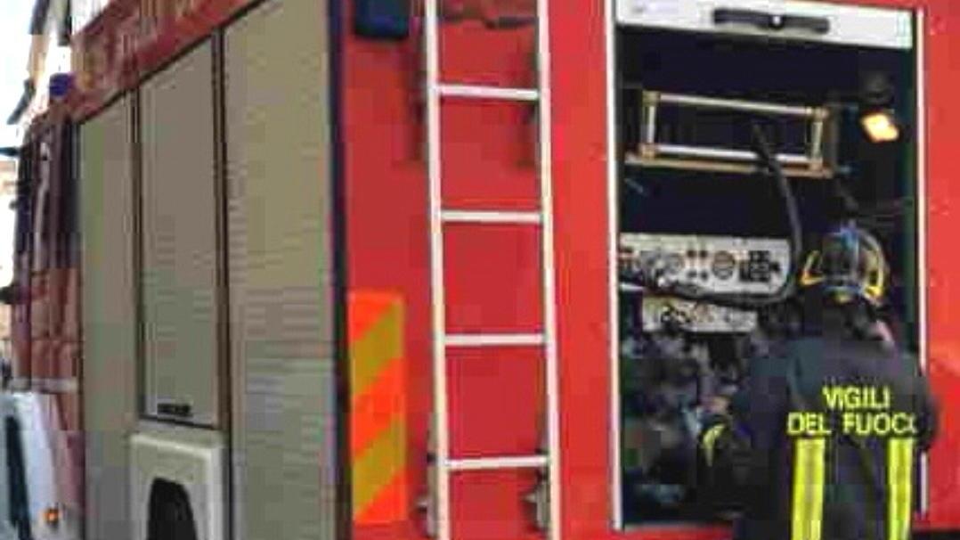 Incendio nella camera. Fiamme dal bollitore Incendio nella camera. Fiamme dal bollitore