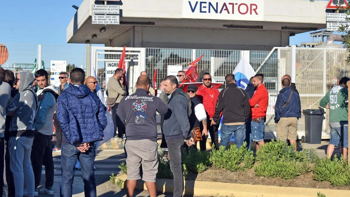 Gli assessori regionali Marras e Monni hanno incontrato i vertici dell’azienda "Non sono arrivate le garanzie di ripresa della produzione. Ci sono difficoltà". Gli assessori regionali Marras e Monni hanno incontrato i vertici dell’azienda "Non sono arrivate le garanzie di ripresa della produzione. Ci sono difficoltà".