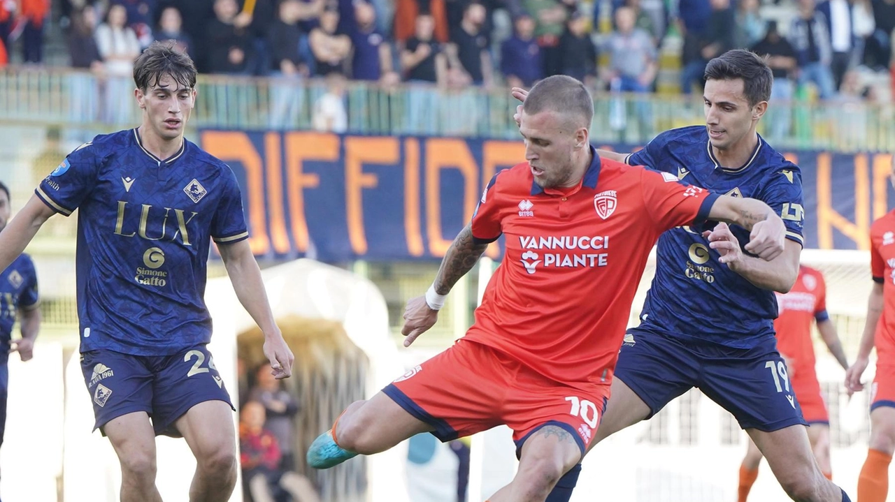 Andrea Basanisi ha fornito una prestazione eccellente contro la Zenith Prato. Per il centrocampista classe ’96 è arrivato il terzo gol in campionato (Acerboni) Andrea Basanisi ha fornito una prestazione eccellente contro la Zenith Prato. Per il centrocampista classe ’96 è arrivato il terzo gol in campionato (Acerboni)