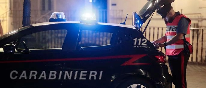 “Ti stanno rubando lo scooter”. Scoppia la lite, arrivano i carabinieri