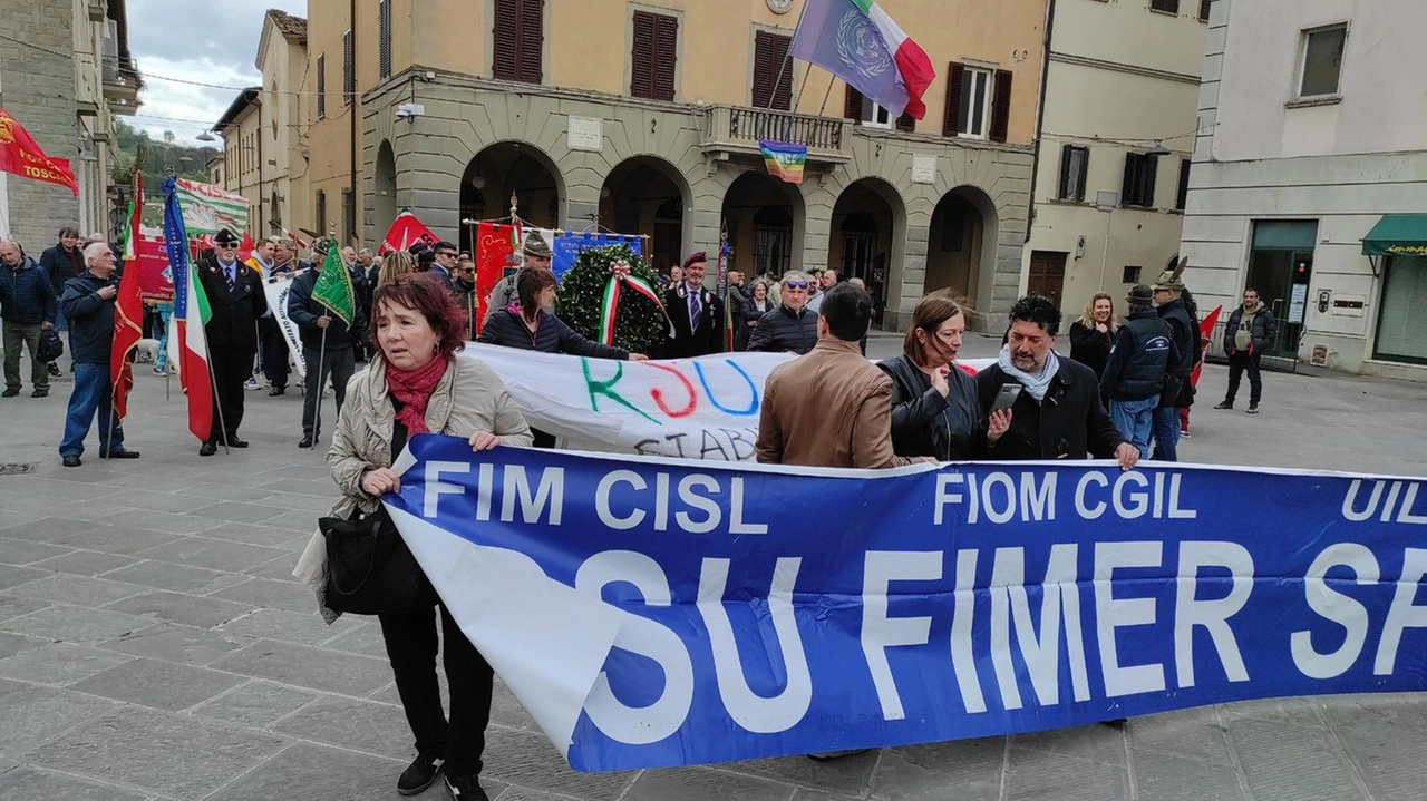 La protesta alla Fimer di Arezzo La protesta alla Fimer di Arezzo