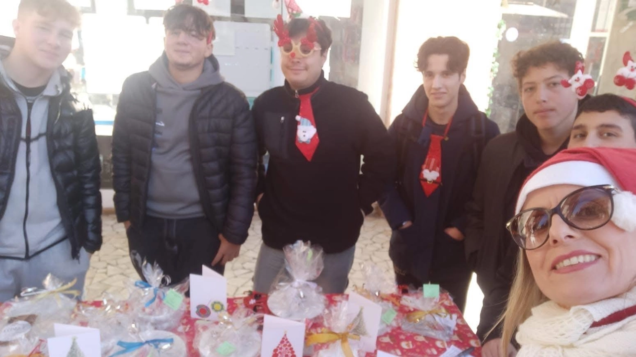Successo del mercatino di Natale organizzato dai ragazzi dell’istituto per il marmo ’Tacca’. Come ogni anno dal 2014 l’ultimo... Successo del mercatino di Natale organizzato dai ragazzi dell’istituto per il marmo ’Tacca’. Come ogni anno dal 2014 l’ultimo...