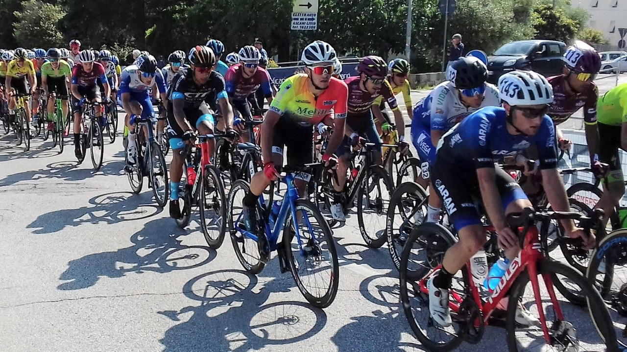 Una corsa ciclistica (foto d’archivio) Una corsa ciclistica (foto d’archivio)