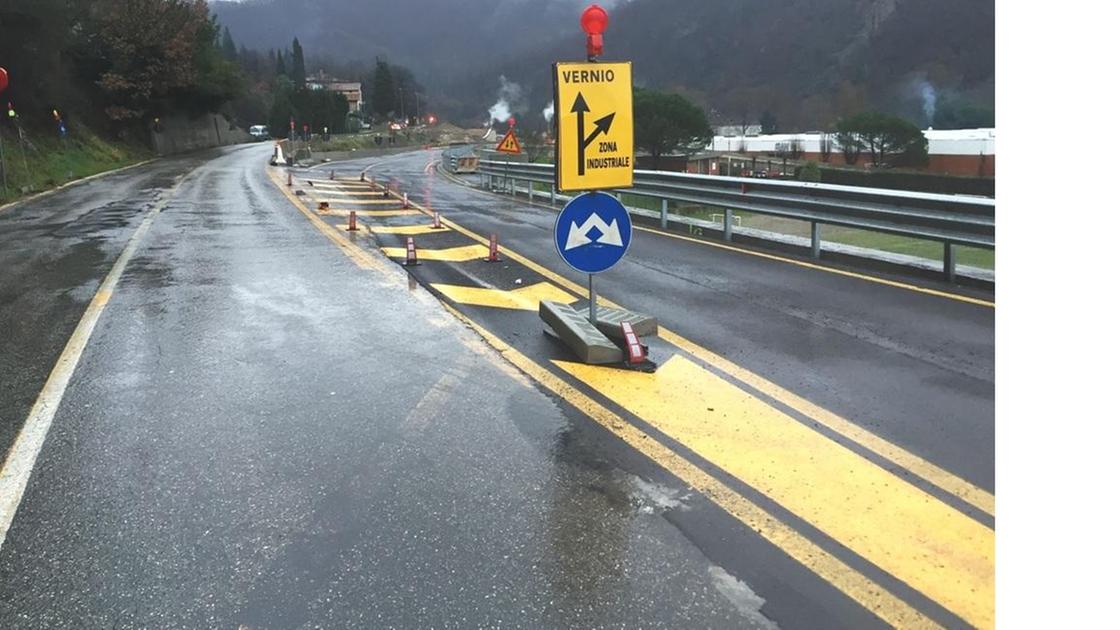 https://www.lanazione.it/image-service/view/acePublic/alias/contentid/ZGI5MDY3MDUtODM0Ni00/0/la-325-chiusa-a-singhiozzo-i-rischi-e-in-autunno-sospesi-anche-i-treni.jpeg?f=16:9&w=1200&h=630